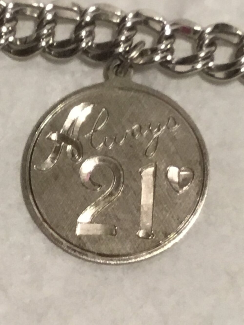 Very nice sterling silver Nassau charm bracelet w/ safety catch - Picture 4 of 11